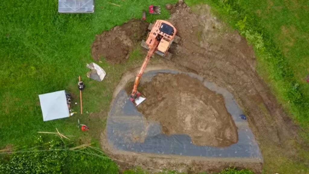 GCL LINED POND: HOW TO BUILD PONDS WITH GEOSYNTHETIC CLAY LINER