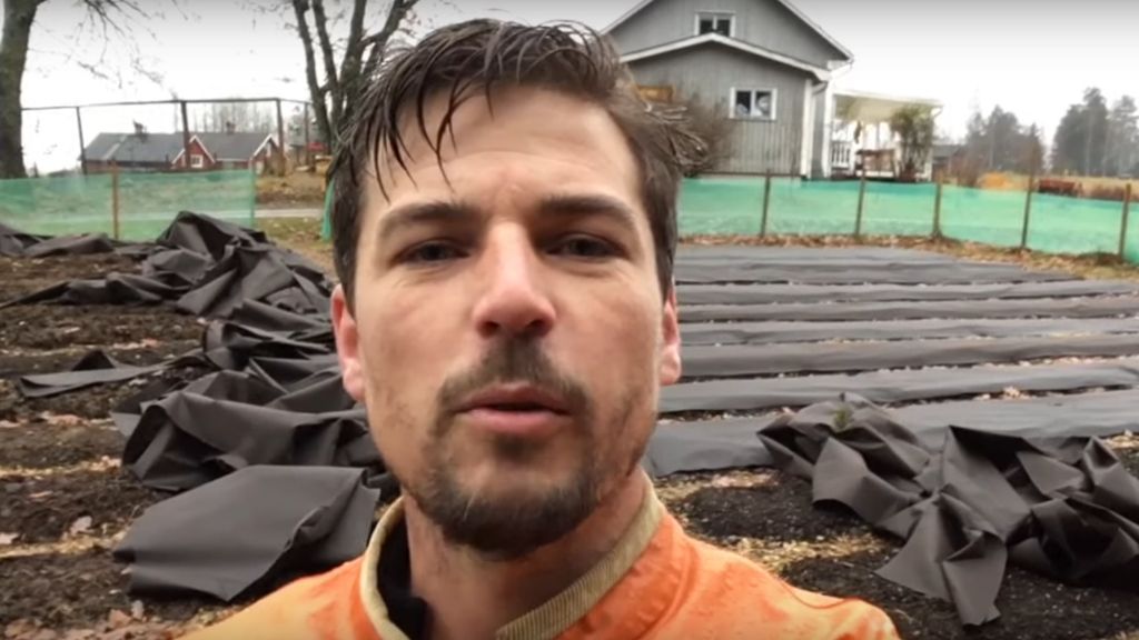 MARKET GARDEN WINTER BED PREP