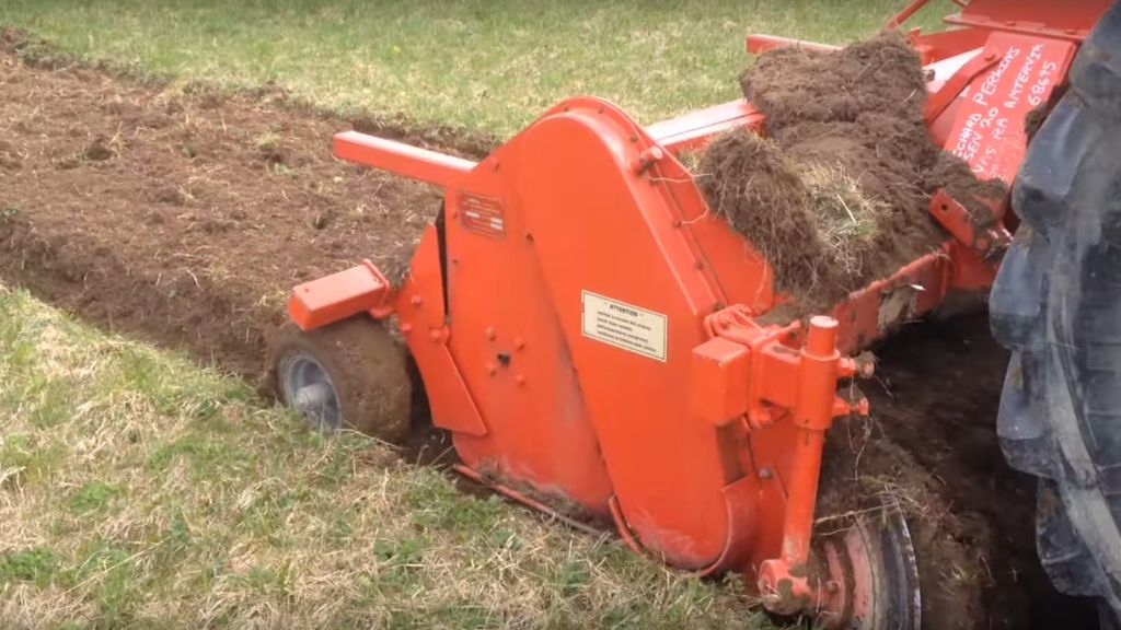 SIMON BEDFORMER (TREE BED PREPARATION) @RIDGEDALE PERMACULTURE