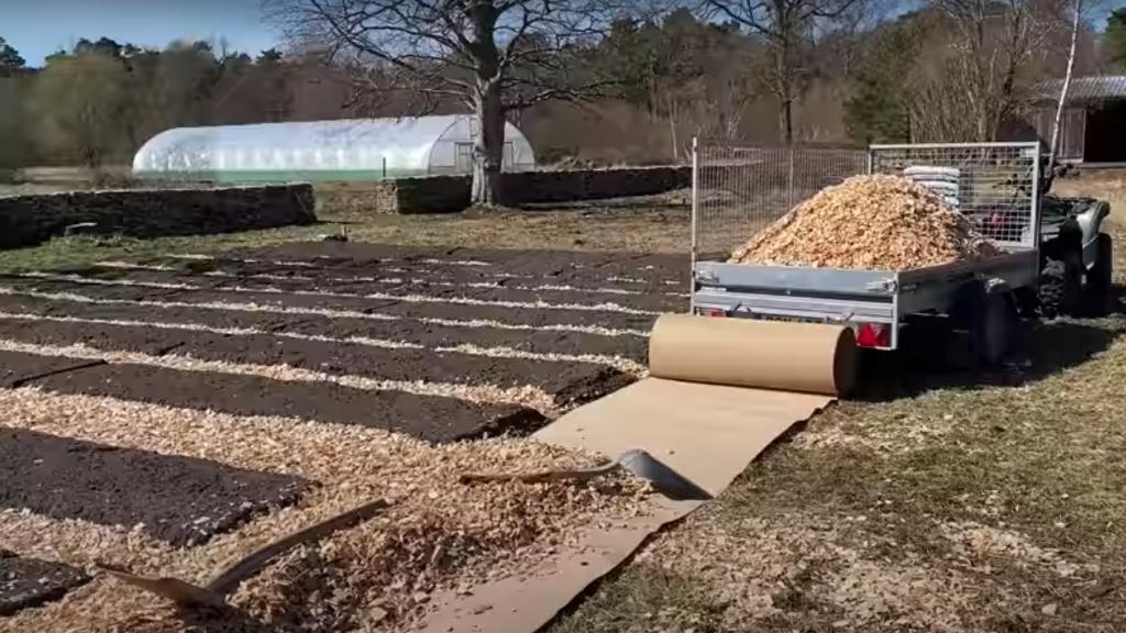 BUILDING NO-DIG/NO-TILL BEDS