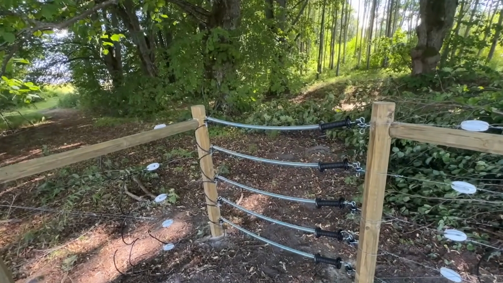 BUILDING A HIGH-TENSILE FIVE WIRE FENCE